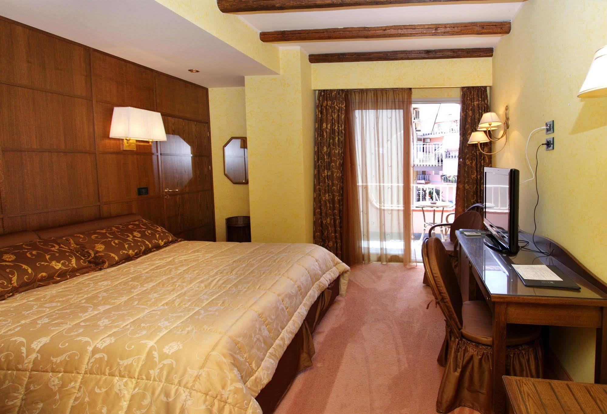 Hotel D'Orange D'Alcantara Francavilla di Sicilia Bagian luar foto