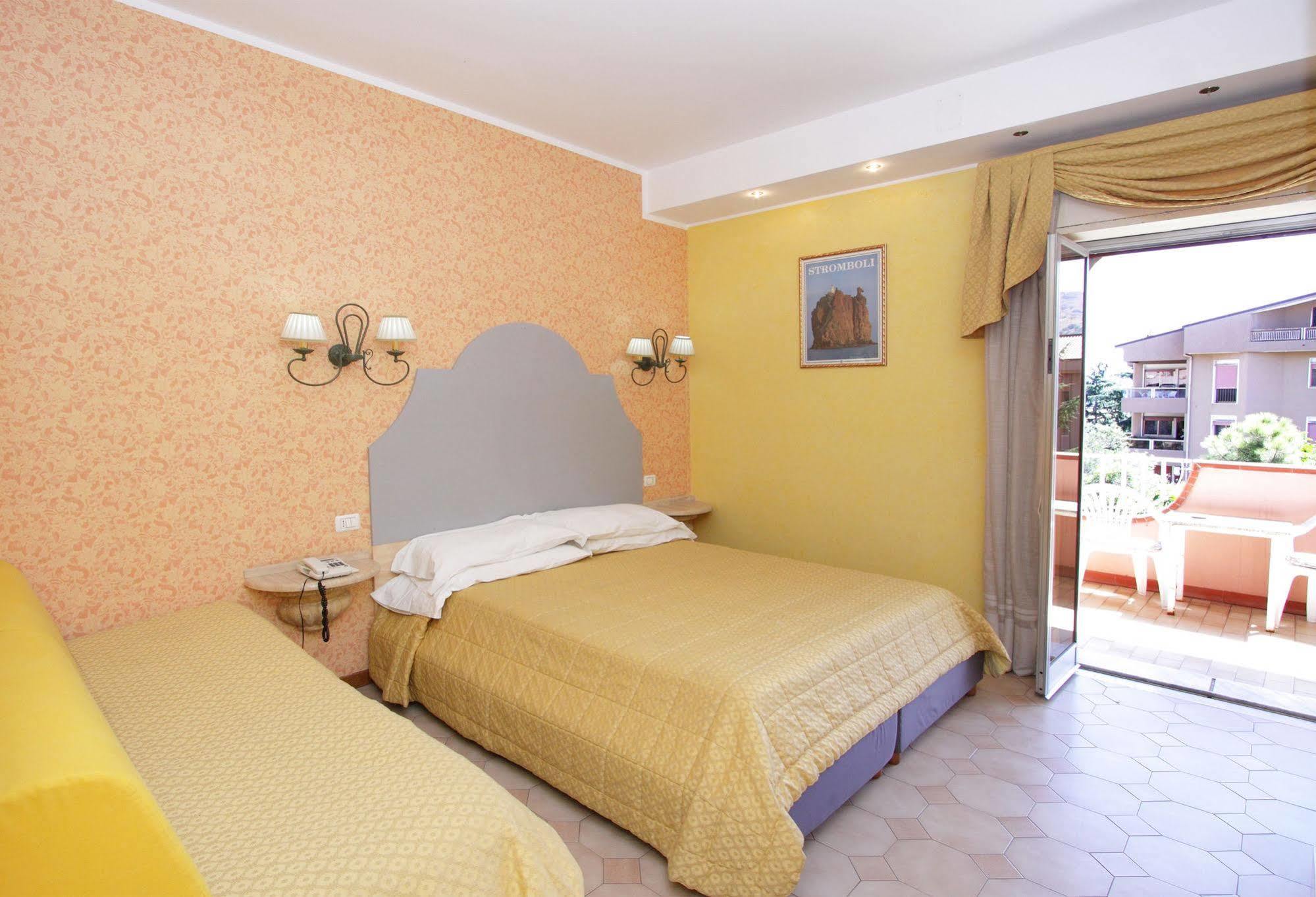 Hotel D'Orange D'Alcantara Francavilla di Sicilia Bagian luar foto