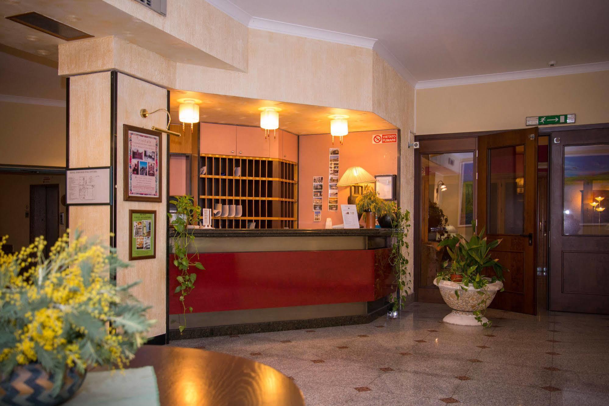 Hotel D'Orange D'Alcantara Francavilla di Sicilia Bagian luar foto